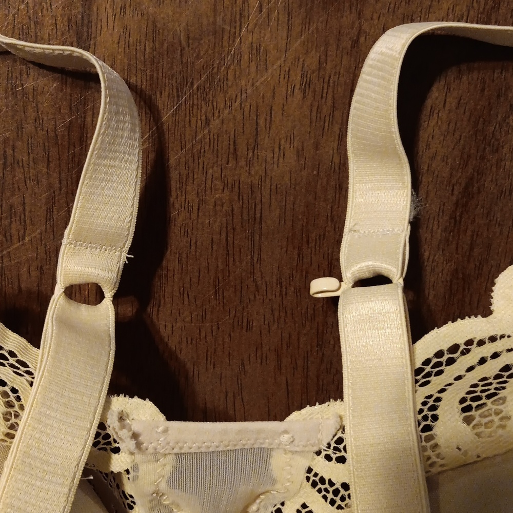 Bali Lace Desire wirefree bra size Lrg - Picture 5 of 5